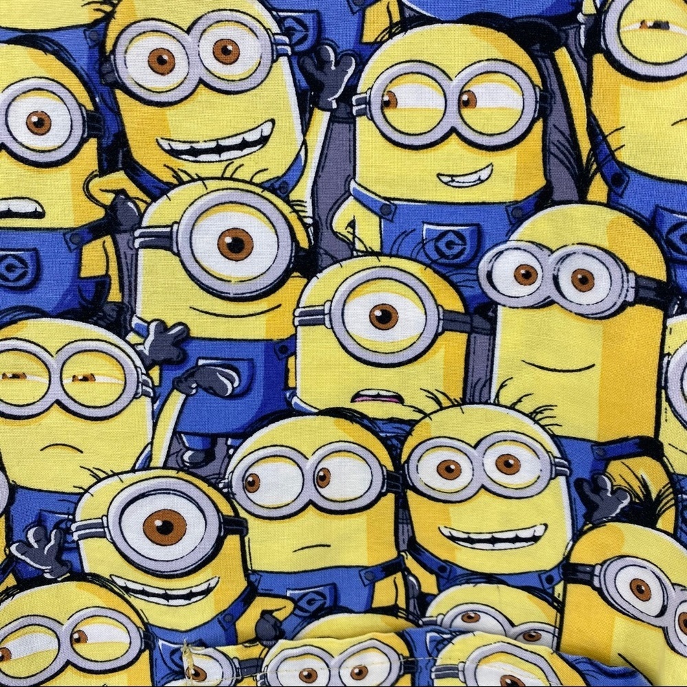 Despicable Me Minion Scrub Top Sz M. - Picture 4 of 6